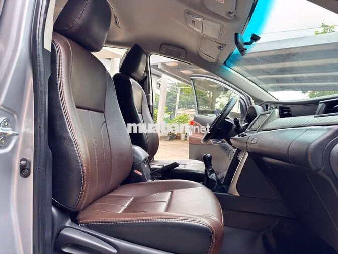 Toyota Innova E MT 2023 Bạc 128.867 km