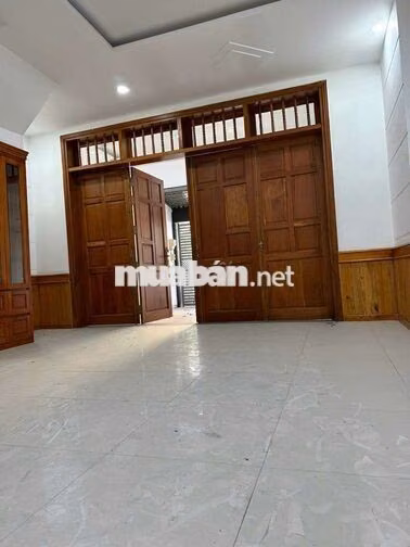 NHÀ RỘNG RÃI 5*22, TRỆT LẦU, 2PN, SÂN XE HƠI RỘNG, ĐƯỜNG XE TẢI