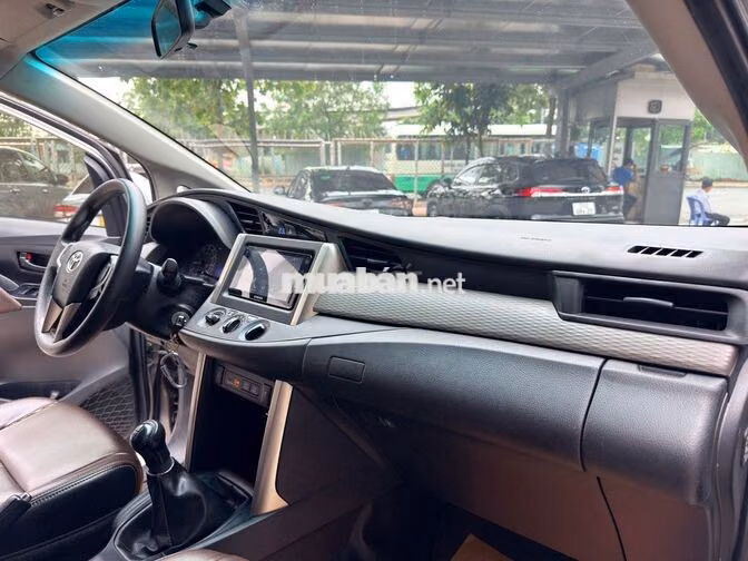Toyota Innova E MT 2023 Bạc 128.867 km