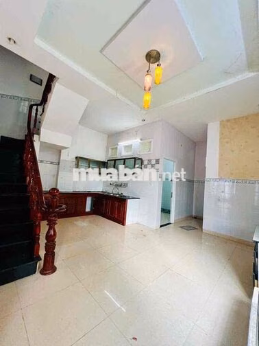 Cho Thuê Nhà DT 6x15m 1Trệt 1Lầu 4Pn 3Wc Sân Đậu Ôtô Căn Góc Thoáng