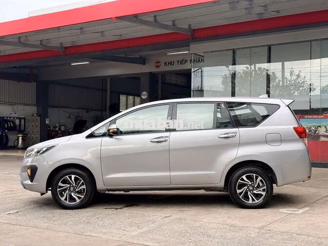 Toyota Innova E MT 2023 Bạc 128.867 km