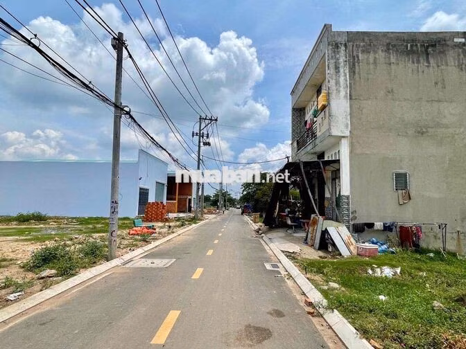 Bán Gấp Lô Đất 5x20m, Shr, Góc 2MT Nhựa 6m Thông 1/ 70m Đg Kênh Tiêu.