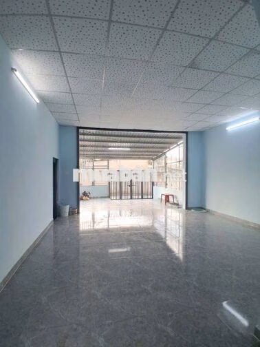 Nhà góc 2 mặt tiền hẻm, kế bên trường THCS Phú Hòa, giá 5.5 triệu