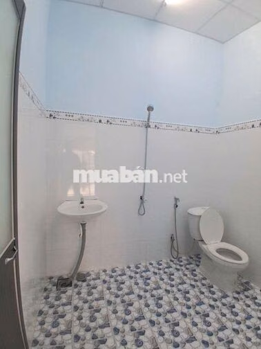 Nhà góc 2 mặt tiền hẻm, kế bên trường THCS Phú Hòa, giá 5.5 triệu