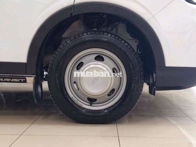 Ford Transit 2025 Trắng 18 chỗ 5.800km