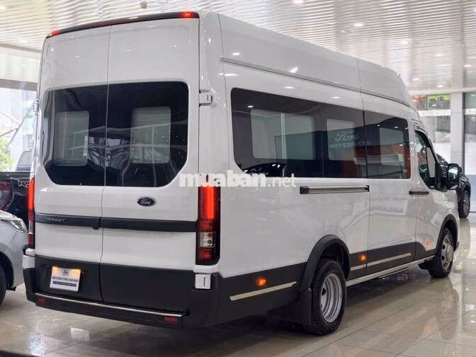 Ford Transit 2025 Trắng 18 chỗ 5.800km