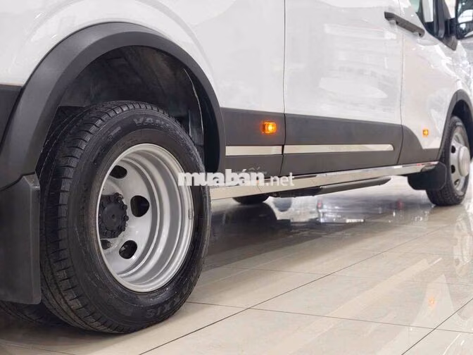 Ford Transit 2025 Trắng 18 chỗ 5.800km