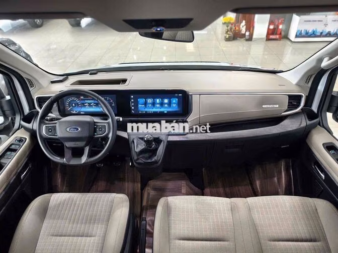 Ford Transit 2025 Trắng 18 chỗ 5.800km
