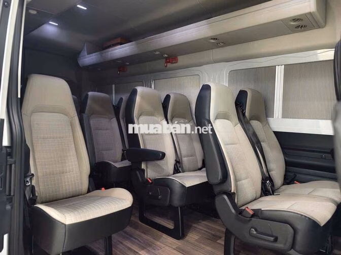 Ford Transit 2025 Trắng 18 chỗ 5.800km