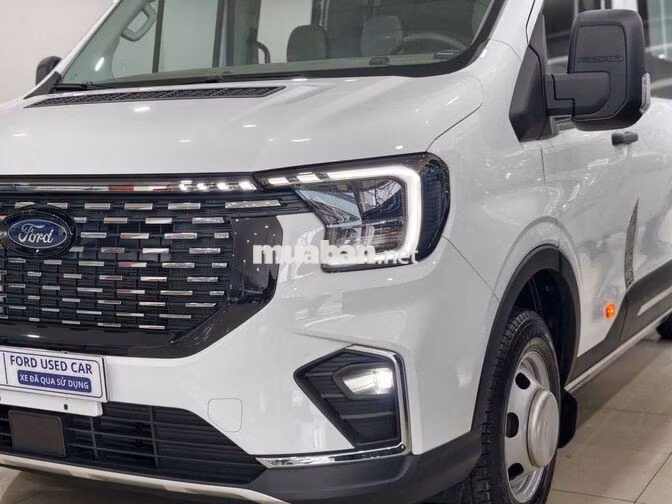 Ford Transit 2025 Trắng 18 chỗ 5.800km