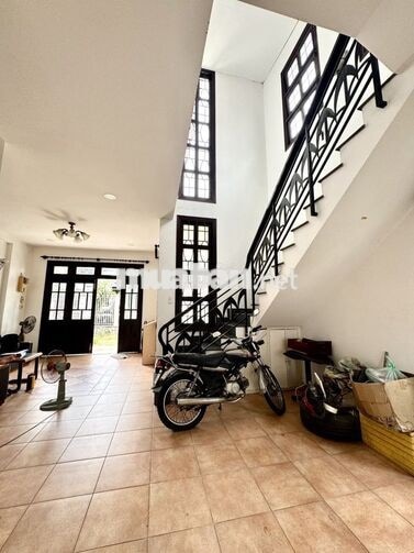 BIỆT THỰ SÂN VƯỜN TRƯỜNG THỌ – 256M² (10×26M) X 2 TẦNG – GẦN GA METRO