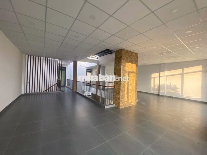 NHÀ KINH DOANH NGANG 10M VCN PHƯỚC LONG GIÁ 45 TRIỆU/THÁNG