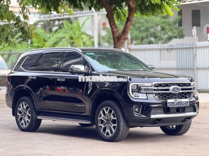 Ford Everest Titanium 4x4 2023, vay Ngân Hàng 75%
