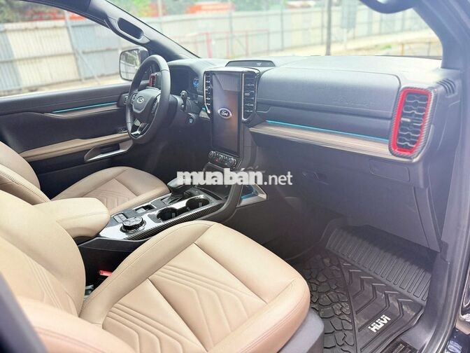 Ford Everest Titanium 4x4 2023, vay Ngân Hàng 75%