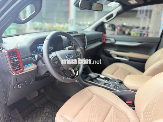Ford Everest Titanium 4x4 2023, vay Ngân Hàng 75%