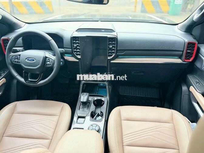 Ford Everest Titanium 4x4 2023, vay Ngân Hàng 75%