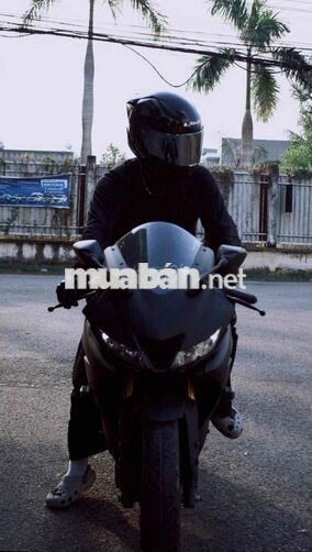 Cần bán Yamaha R15V3 màu đen xe tay côn
