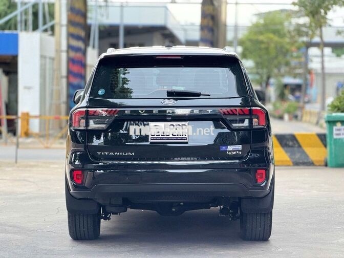 Ford Everest Titanium 4x4 2023, vay Ngân Hàng 75%