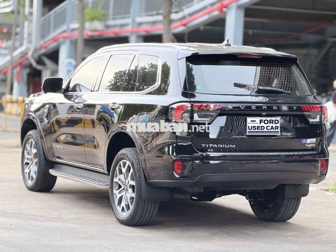 Ford Everest Titanium 4x4 2023, vay Ngân Hàng 75%