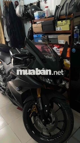Cần bán Yamaha R15V3 màu đen xe tay côn
