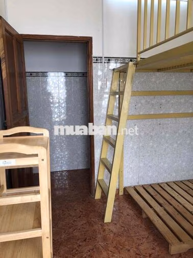 Phòng ban công, cửa sổ, gác cao, full nội thất cạnh Huit