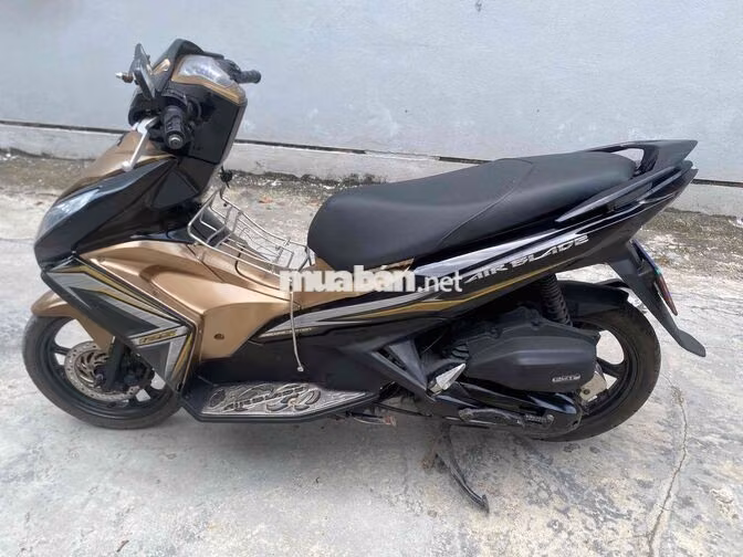 Honda Air Blade 125 Vàng đồng, Đen
