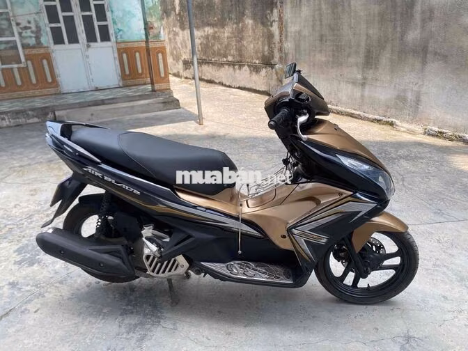 Honda Air Blade 125 Vàng đồng, Đen