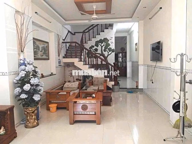 Nhà 2 lầu 5 phòng 5 máy lạnh KDC Hồng Phát