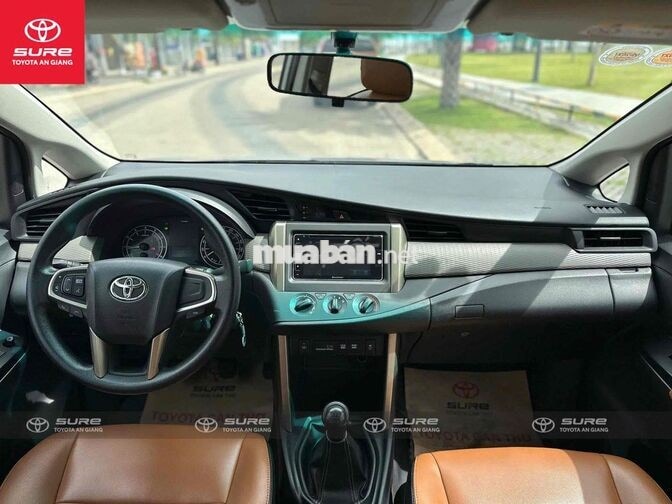 Toyota Innova E 2018 Bạc CHÍNH HÃNG