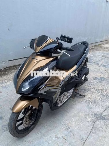Honda Air Blade 125 Vàng đồng, Đen