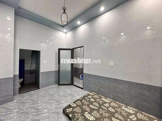 Nhà lầu sân thượng 3 phòng 3 máy lạnh KDC 91B