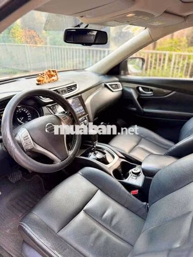 Nissan X-Trail SUV 7 chỗ màu Nâu