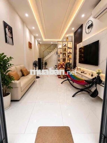 BÁN NHÀ ĐẸP FULL NỘI THẤT . HẺM TRƯỚC NHÀ 2,5M - HẺM 30 LÂM VĂN BỀN –