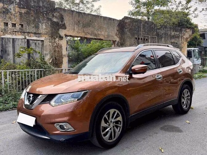 Nissan X-Trail SUV 7 chỗ màu Nâu