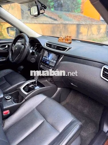 Nissan X-Trail SUV 7 chỗ màu Nâu