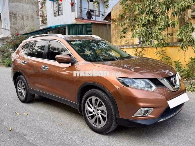 Nissan X-Trail SUV 7 chỗ màu Nâu