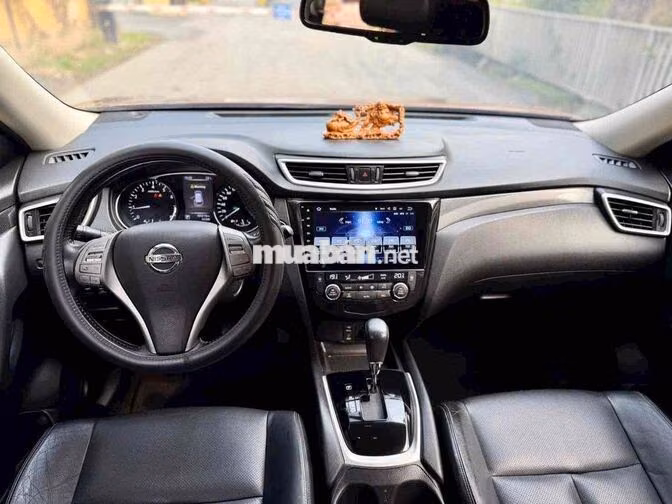 Nissan X-Trail SUV 7 chỗ màu Nâu