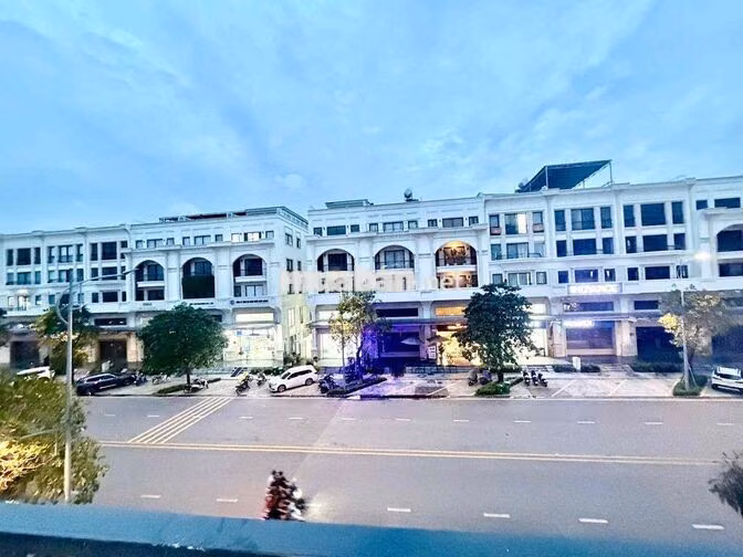Sang chdv cao cấp Vạn phúc city lời 60tr thuê 44tr