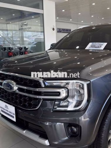 Ford Everest Titanium 4x2 2022 Xám 7 chỗ