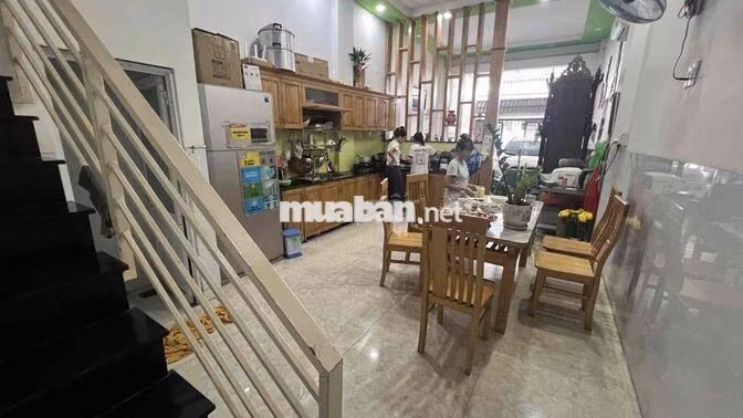 XE HƠI NGỦ TRONG NHÀ, DIỆN TÍCH TO GIÁ LẠI MỀM