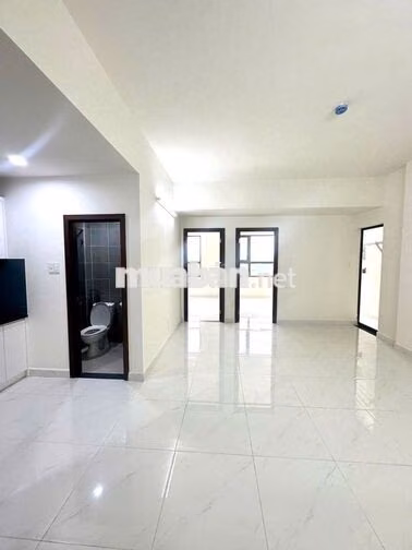 Chính chủ bán CH Green River Dt60m2/ 2PN giá 2tỷ720 view đông nam Q8