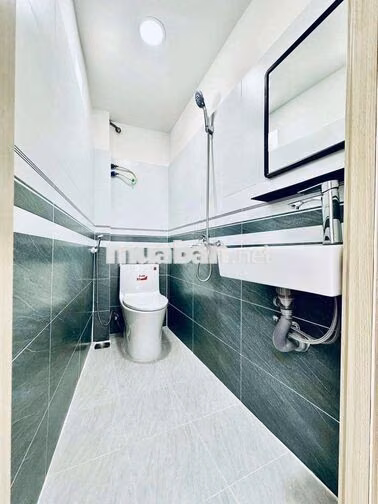 Nhà Gần Chợ Rạch Ông, 1 Trệt, 1 Lầu, 2PN, Chỉ Hơn 2 Tỏi