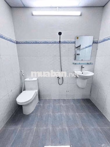 NHÀ HẺM TẢI NGAY PHẠM VĂN ĐỒNG 3PN 3WC SÂN RỘNG 100M N7,5❌23M Ở + VPCT