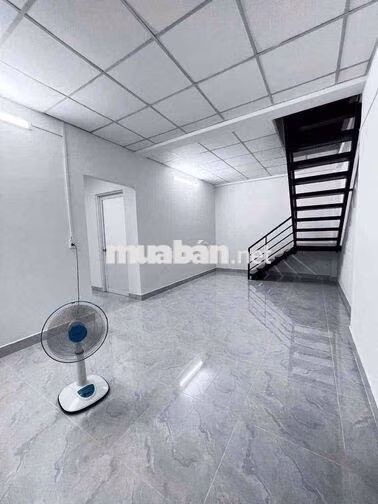 NHÀ HẺM TẢI NGAY PHẠM VĂN ĐỒNG 3PN 3WC SÂN RỘNG 100M N7,5❌23M Ở + VPCT