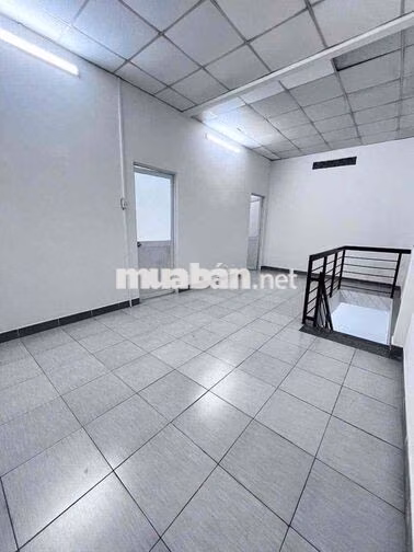 NHÀ HẺM TẢI NGAY PHẠM VĂN ĐỒNG 3PN 3WC SÂN RỘNG 100M N7,5❌23M Ở + VPCT