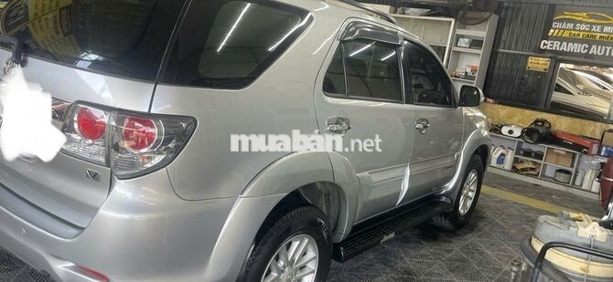 Toyota Fortuner V 2012 Bạc 7 chỗ 140.000km