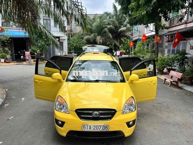 Kia Carens 1.6 Xăng Số sàn 7 chỗ Vàng Ánh Kim