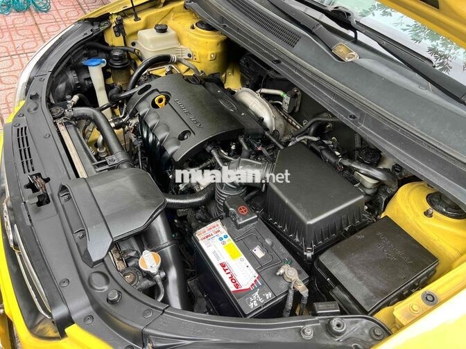 Kia Carens 1.6 Xăng Số sàn 7 chỗ Vàng Ánh Kim