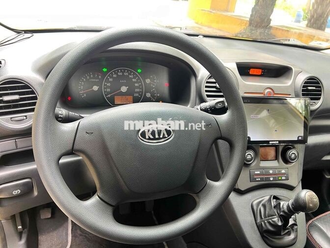 Kia Carens 1.6 Xăng Số sàn 7 chỗ Vàng Ánh Kim