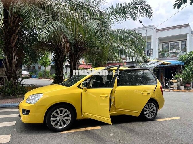 Kia Carens 1.6 Xăng Số sàn 7 chỗ Vàng Ánh Kim